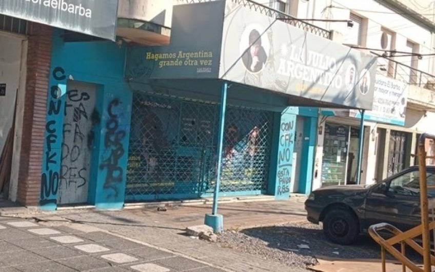 Ataque vandálico contra local de La Libertad Avanza en Quilmes