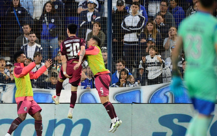 Real Madrid presentó a Mastantuono, con video sobre su magia ante Gimnasia