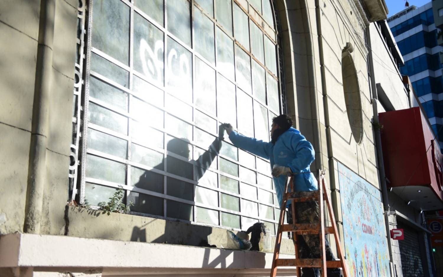 “Ciudad Limpia” llegó a más escuelas, plazas y comercios con tareas de pintura y mantenimiento