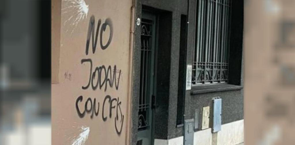 Ahora atacaron el frente de Radio Rivadavia