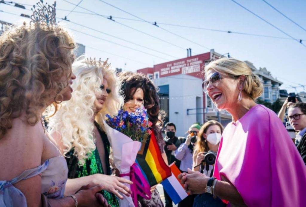 Orgullo y corona: gestos reales que hacen historia