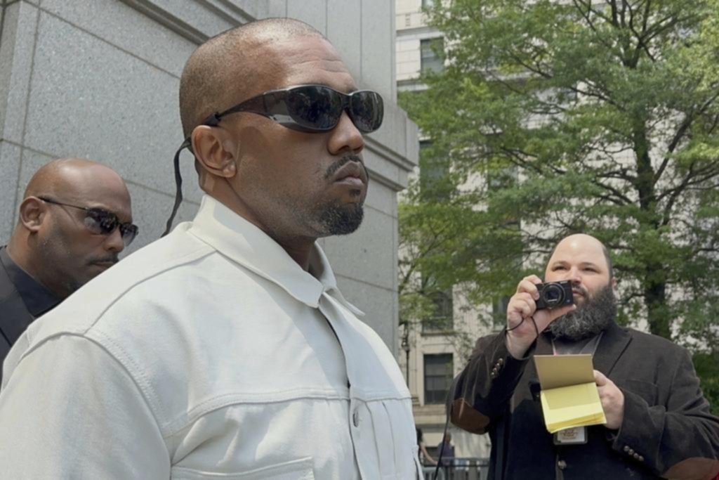 Amistades peligrosas: Kanye fue a apoyar a “Diddy”