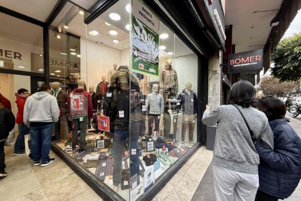 En centros comerciales de La Plata proponen abrir en uno de los dos feriados nacionales