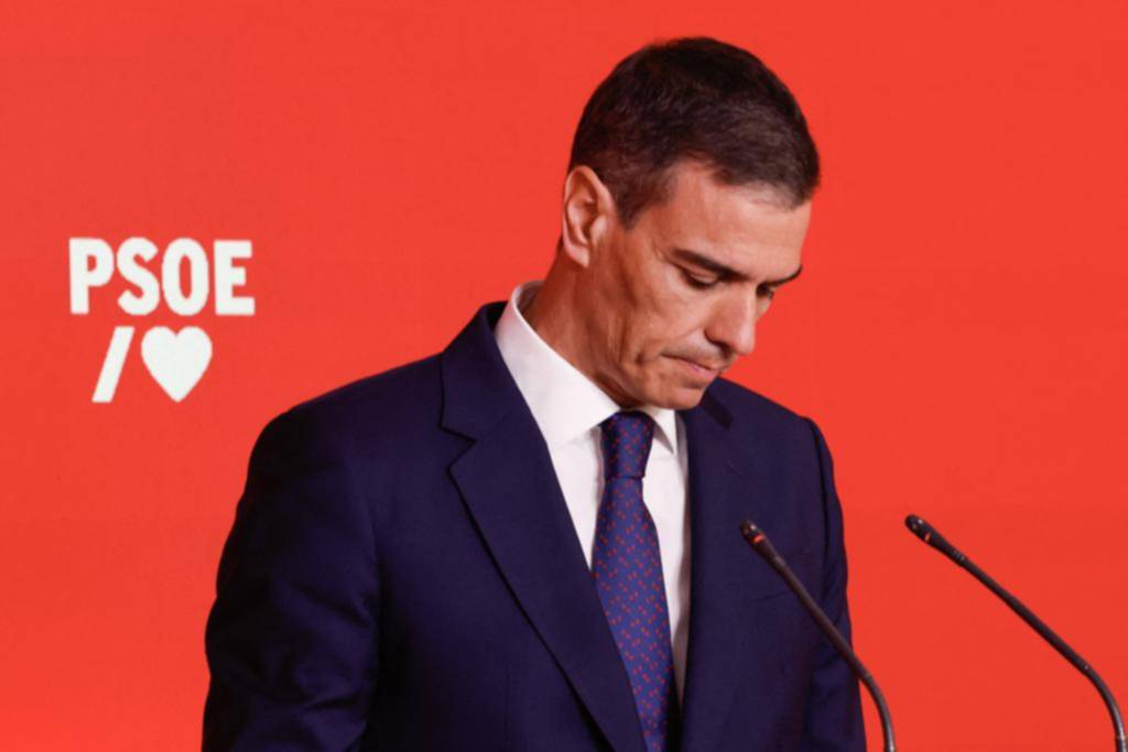 Sánchez, cercado por un escándalo de corrupción, intenta resistir en España