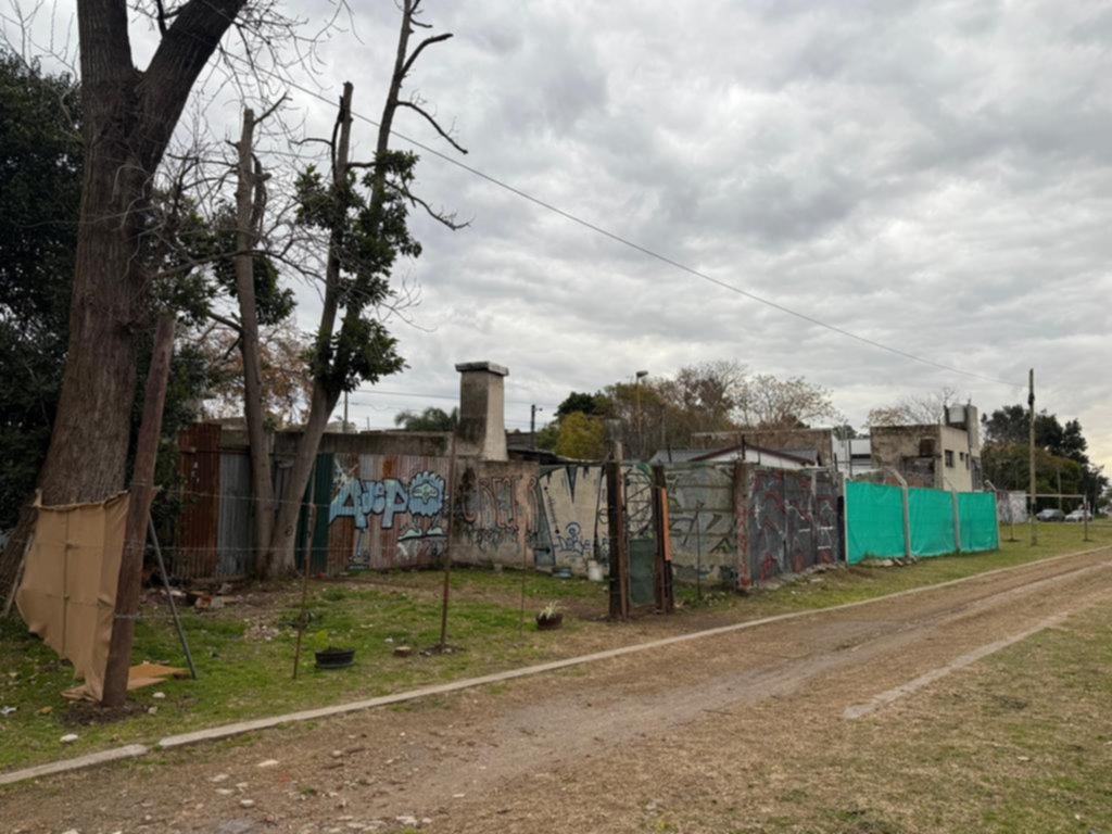 Alerta por ocupación en un pasaje universitario