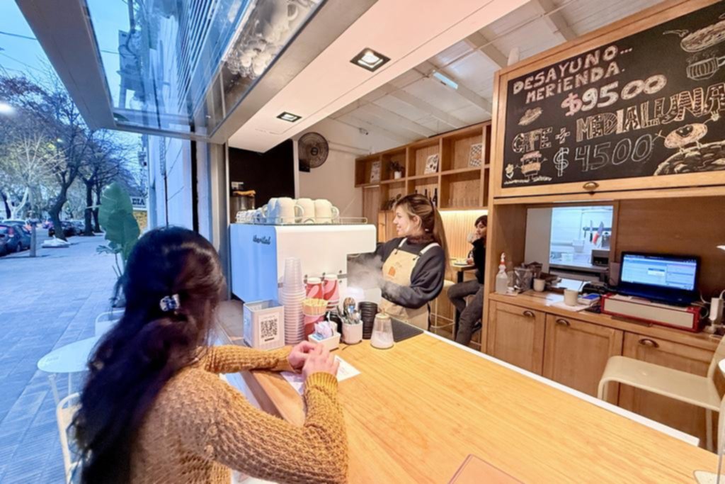 Las cafeterías “al paso” ganan lugar en la Ciudad