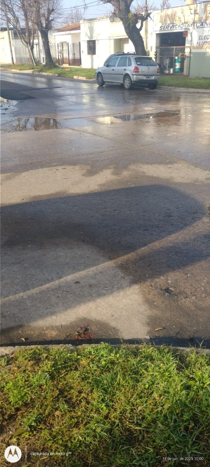 En Ringuelet alertan por un "río cloacal" en la calle y desbordes dentro de las viviendas 