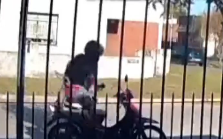 Inseguridad en Quilmes: Repartidor sufre robo y clama por ayuda sin respuesta vecinal