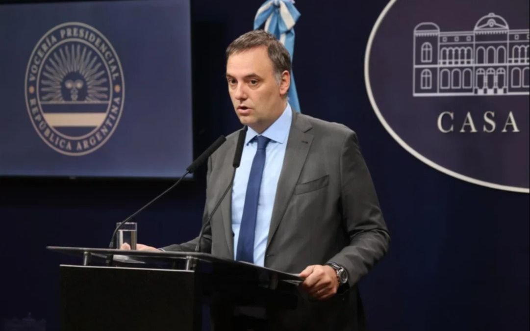 Manuel Adorni habló de Cristina Kirchner: “El Presidente dice que el que las hace las paga”