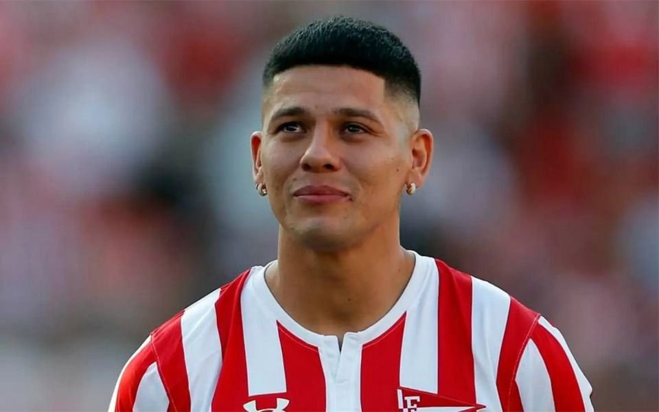 "Persona no grata": la barra de Estudiantes dejó un fuerte mensaje por Marcos Rojo
