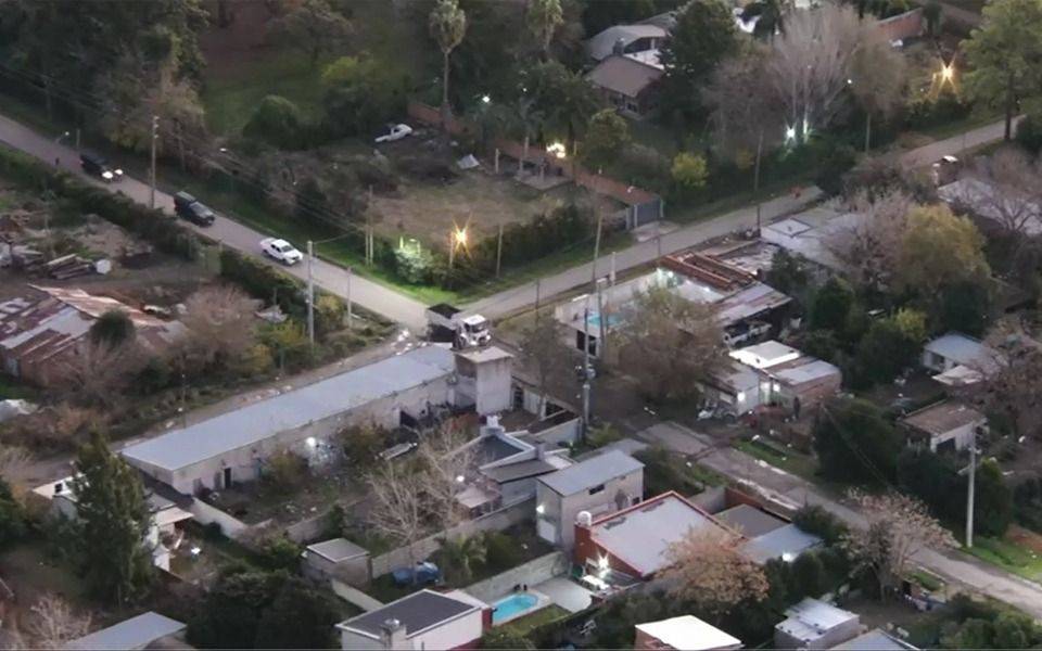 VIDEO.- Impresionante operativo "Caballo de Troya" en La Plata: varios allanamientos en simultáneo para desbaratar un búnker de droga