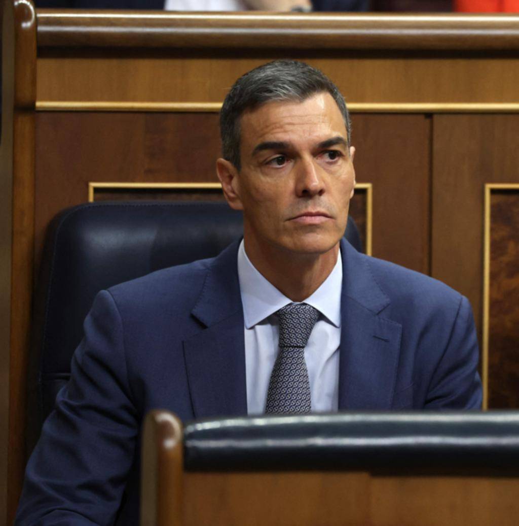 Pedro Sánchez, contra las cuerdas en España