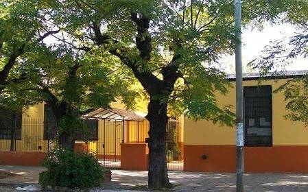 Intensa búsqueda de dos hermanitos desaparecidos tras presunta fuga de escuela en Quilmes