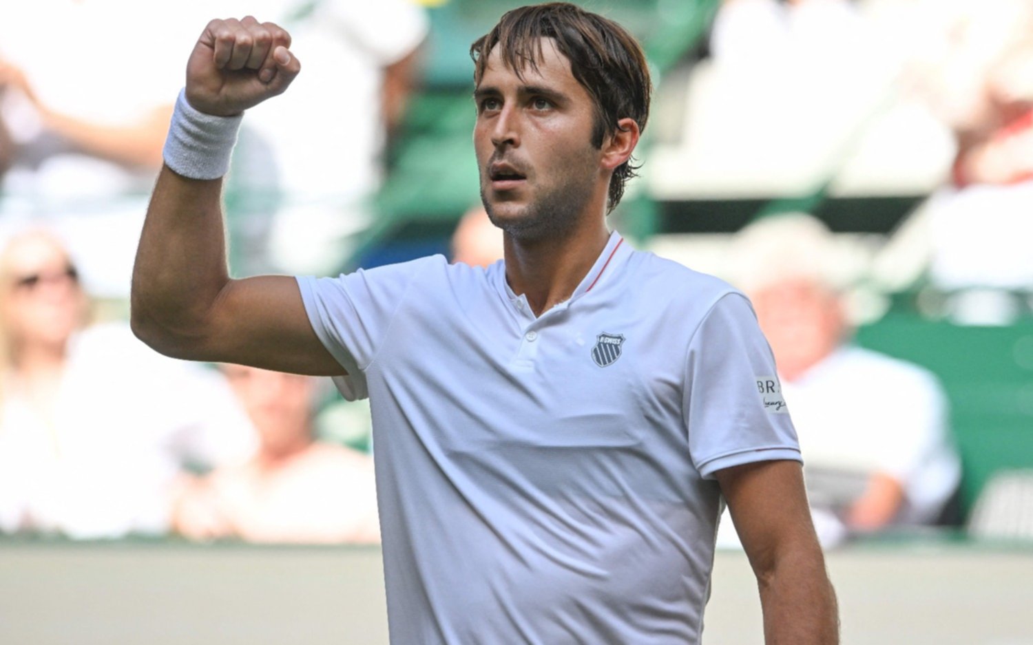 El platense Tomás Etcheverry pisó fuerte en Halle y eliminó al ruso Rublev