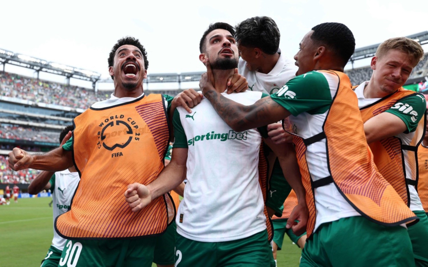 Palmeiras venció 2 a 0 al Al Ahly y es líder del Grupo A en el Mundial de Clubes