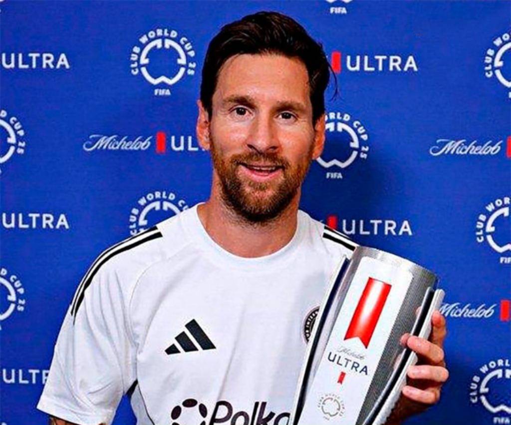 Leo recibió el premio al mejor jugador del partido
