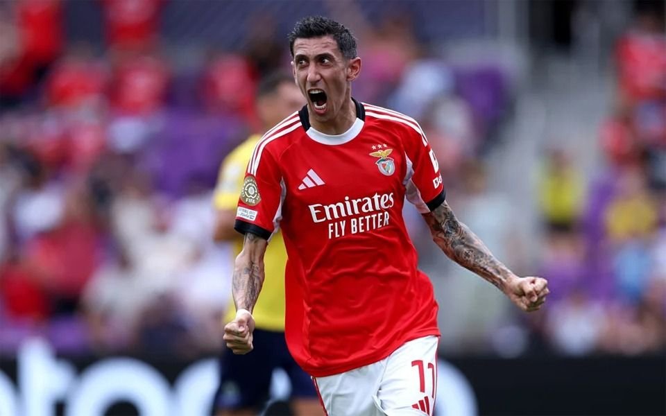 Con un doblete de Di María, el Benfica goleó 6 a 0 al Auckland City y le metió presión a Boca