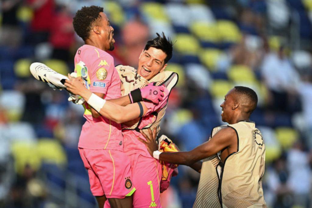 Esperance dio la nota, derrotó a Los Ángeles y define con Chelsea