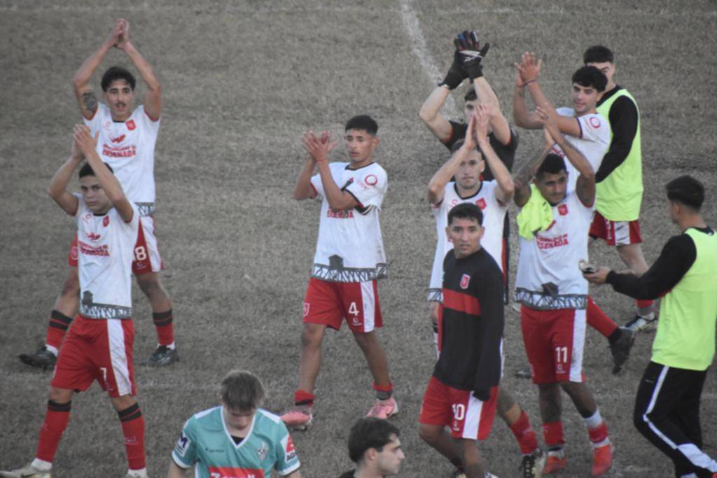 Camba sumó la cuarta victoria consecutiva