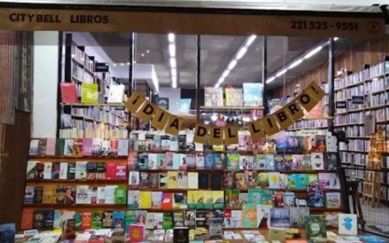 Emoción en La Plata por la librería elegida entre las cinco mejores del país por su labor: "Buscamos mover la cultura"
