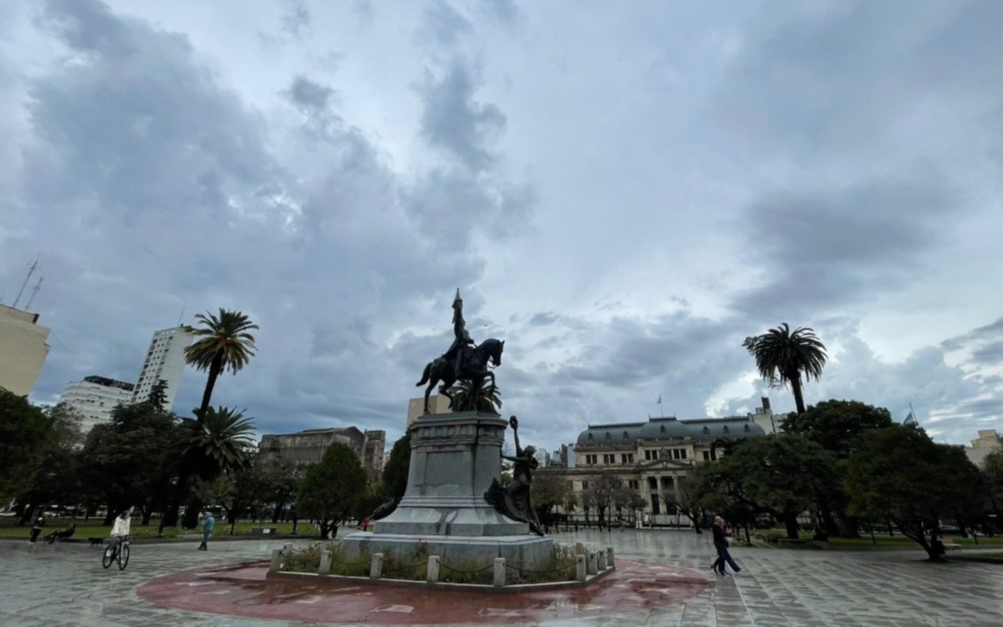 Alerta amarillo en La Plata por severas ráfagas de viento