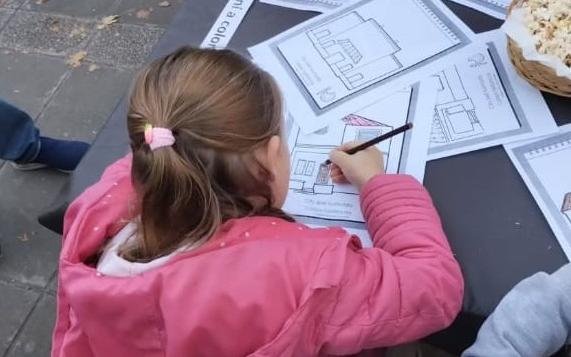Sus rebusques para atraer público hacen top 5 nacional a una librería