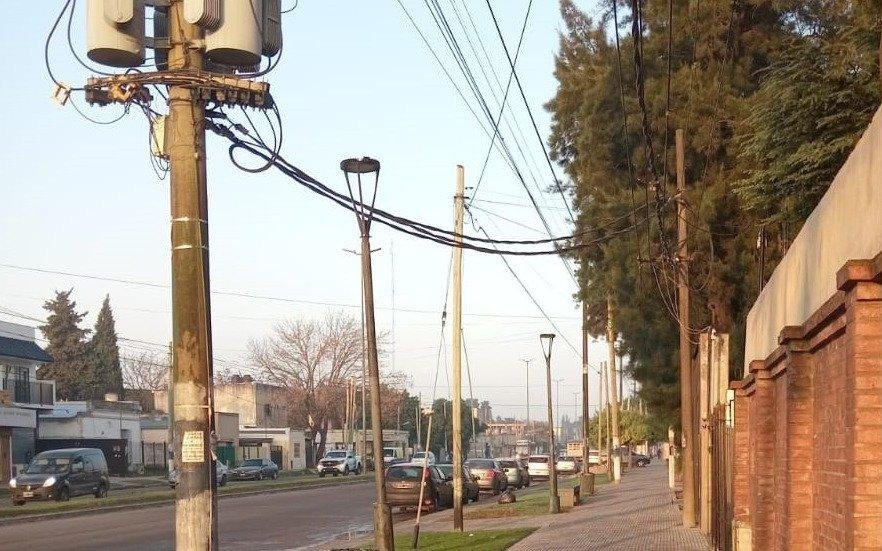 Las luminarias del centro comercial de Romero, apagadas desde hace mucho
