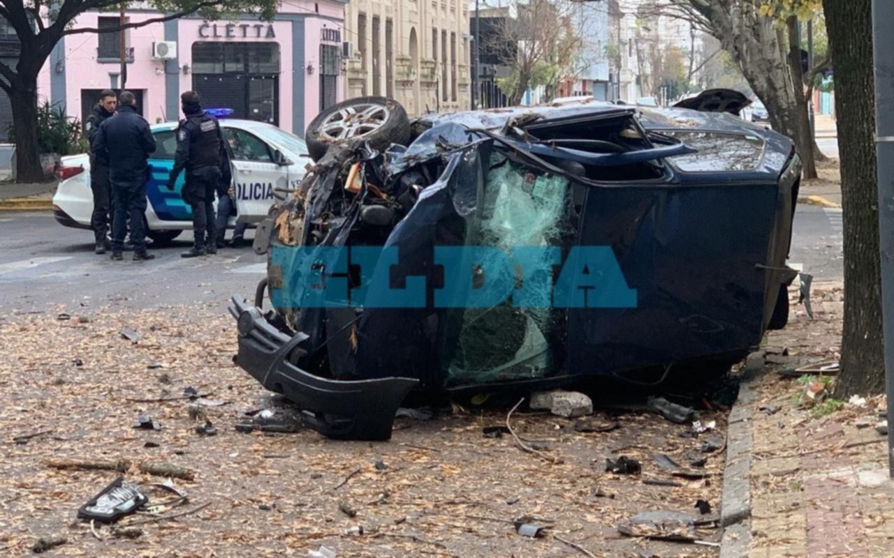 En fotos | Así quedaron los vehículos tras el fuerte choque en el centro de La Plata