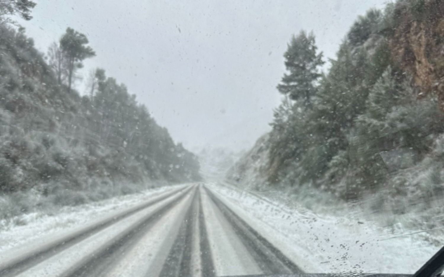 En fotos y video | Avanza la nevada en la Provincia de Buenos Aires: los factores claves del fenómeno