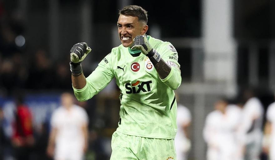 El Pincha espera por la firma de Muslera