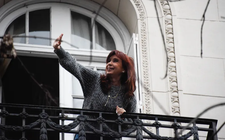 ¿Cuántos millones tendrá que devolver Cristina, hasta cuándo tiene tiempo y qué pasará si no lo hace?