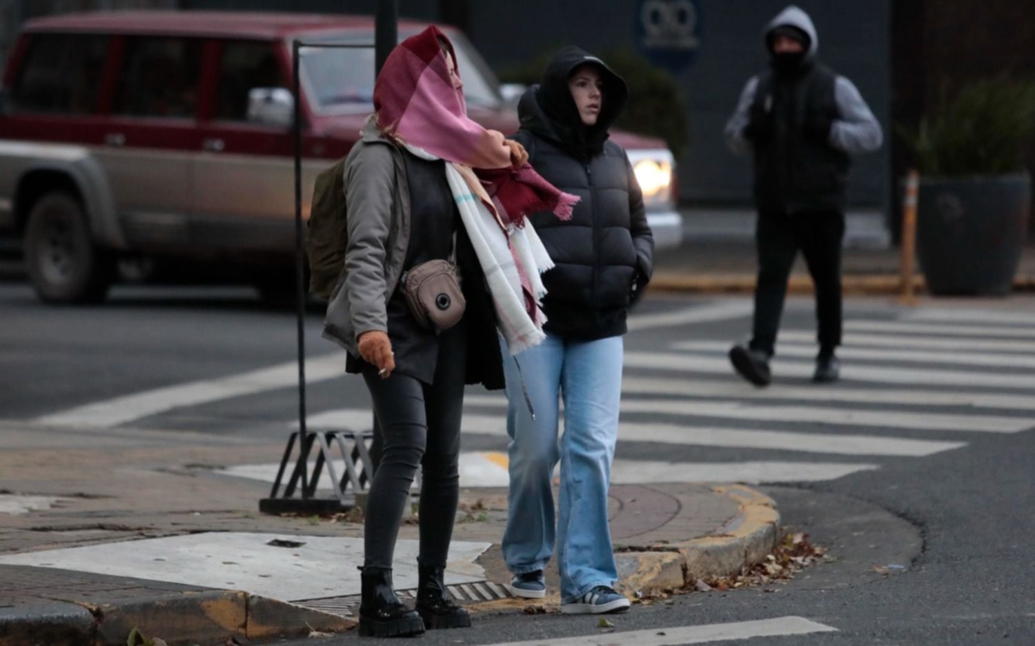 La ola de frío polar se siente en La Plata: lunes con térmica bajo cero según el SMN y ¿chance de nieve?