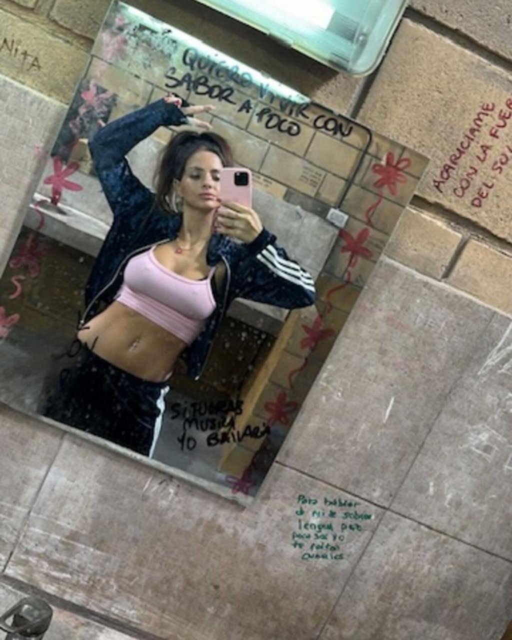 La China reapareció en redes con un look “tumbero”