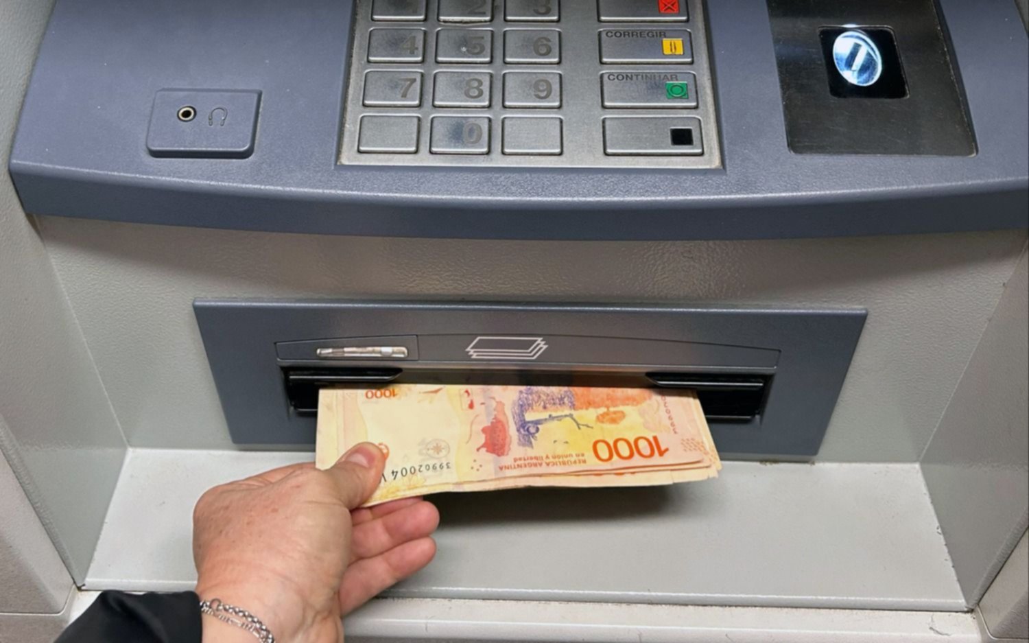 Aguinaldo 2025: la fecha límite que tiene la Provincia para pagar el 1er SAC