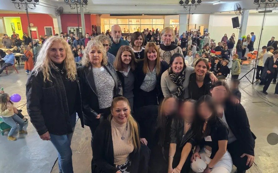 Desfile Solidario del Colegio Alemán de Quilmes para la Cooperadora del Hospital local