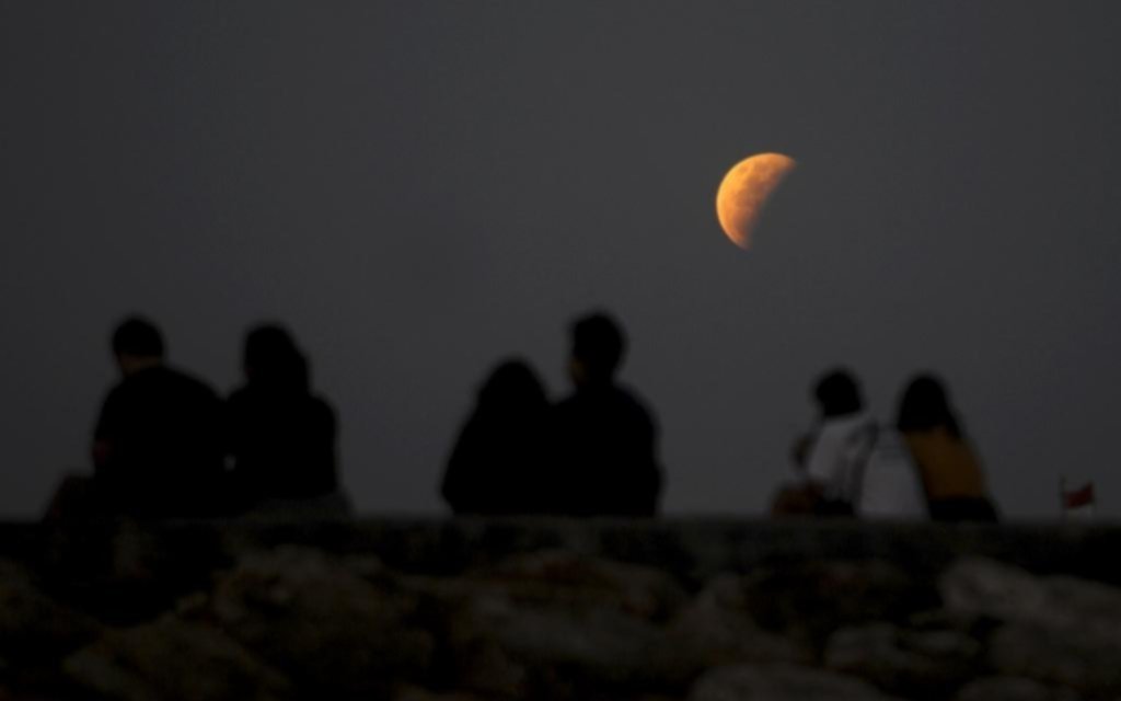 Seis minutos en penumbras: el eclipse del siglo cubrirá el cielo argentino en una escena de ciencia ficción