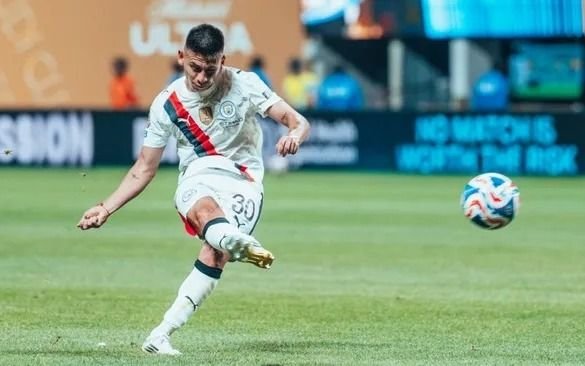 Preocupación en el City: Echeverri, con muletas y bota ortopédica