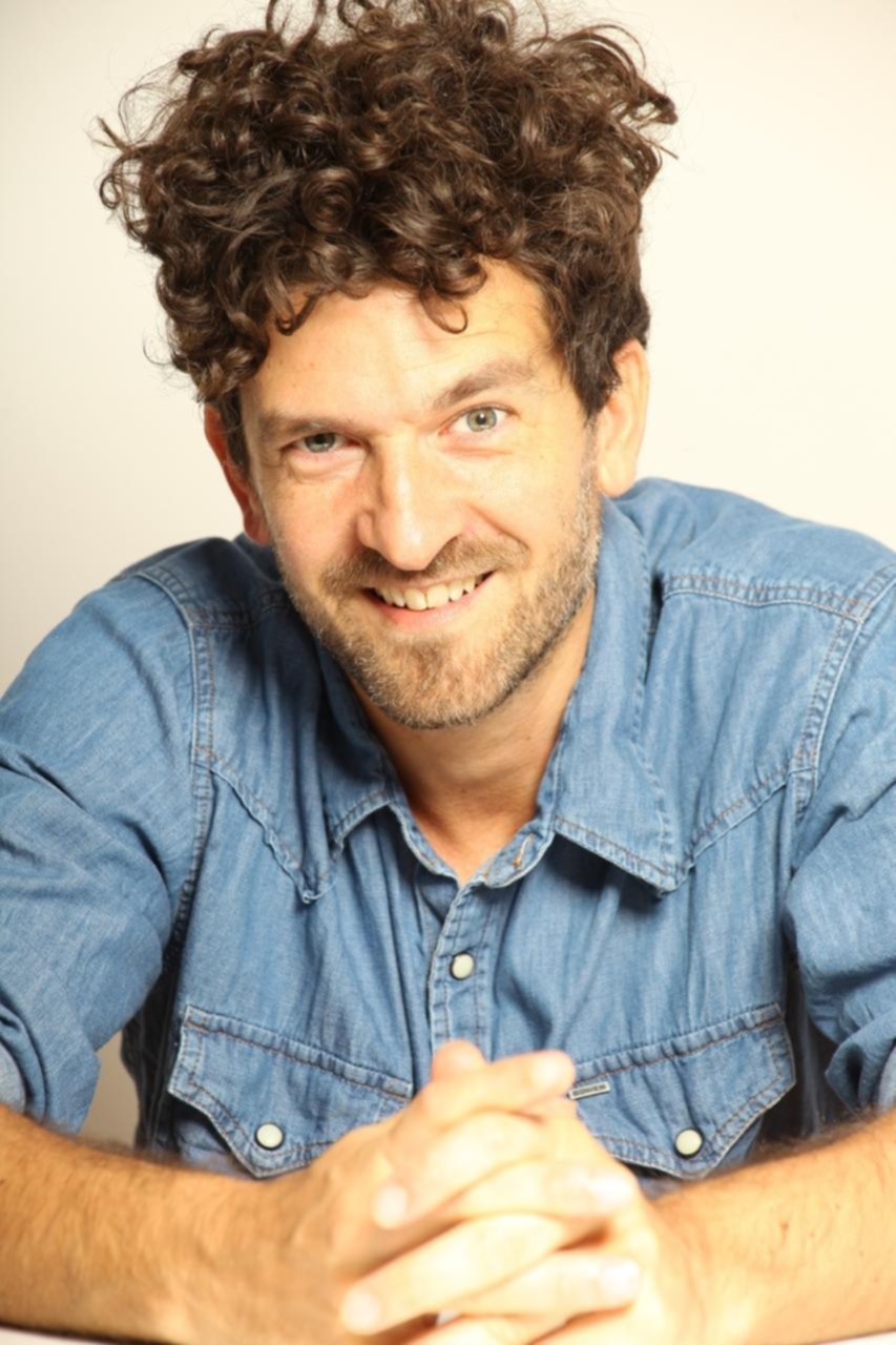 El doble desafío teatral del platense Manuel Vignau