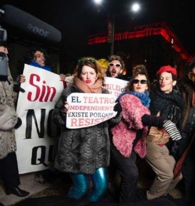 Alfombra negra: con una perfo, artistas gritaron que “sin teatro no hay premiación”
