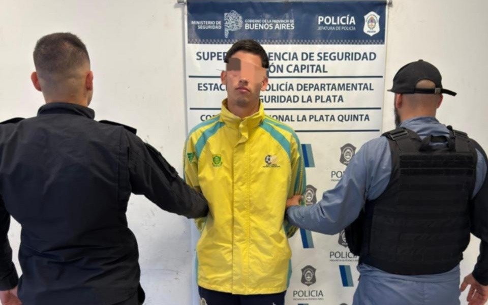 Uno de los hijos de Camilleri se presentó en los tribunales de La Plata y quedó a un paso del juicio oral