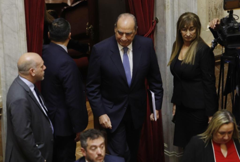 Escándalo en el Senado: Francos se fue molesto