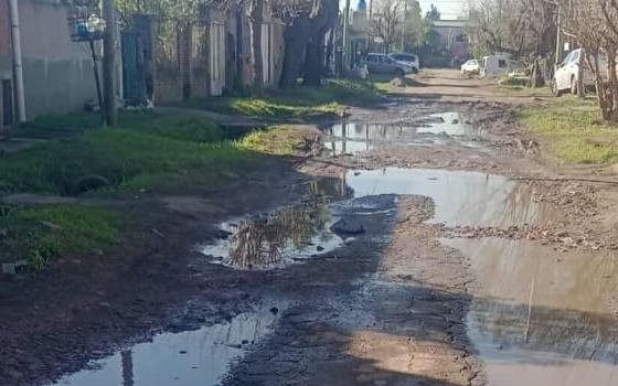 Crece el reclamo por el pésimo estado de una calle en Altos de San Lorenzo