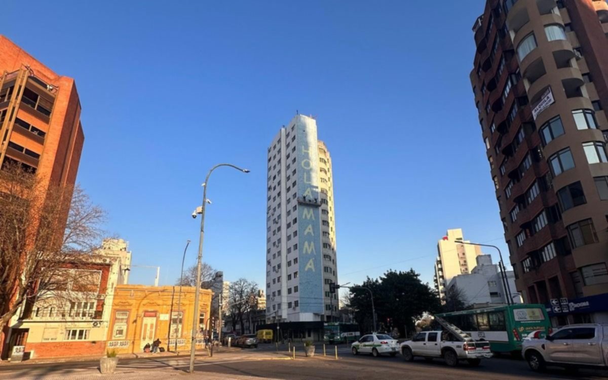 Avanza en La Plata el mural del Papa Francisco "más grande del mundo"