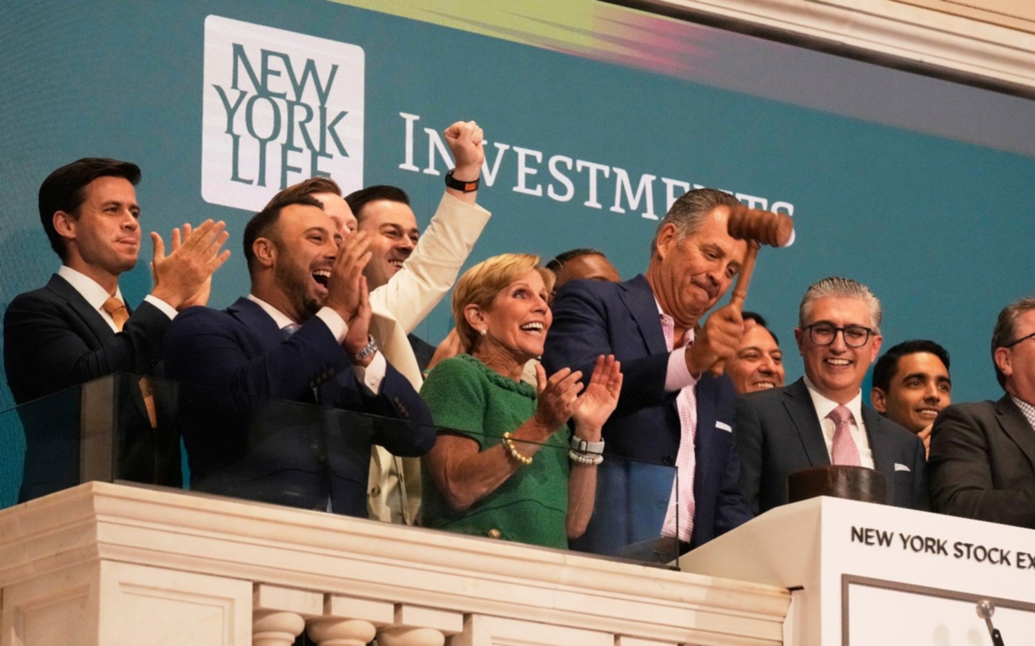 Wall Street terminó en alza con nuevos récords