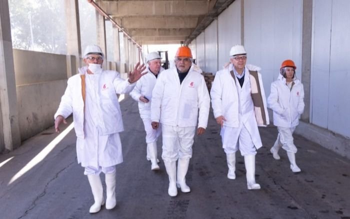 Autorirades de Trabajo recorrieron el frigorífico de Gorina, que va normalizando su funcionamiento tras el incendio