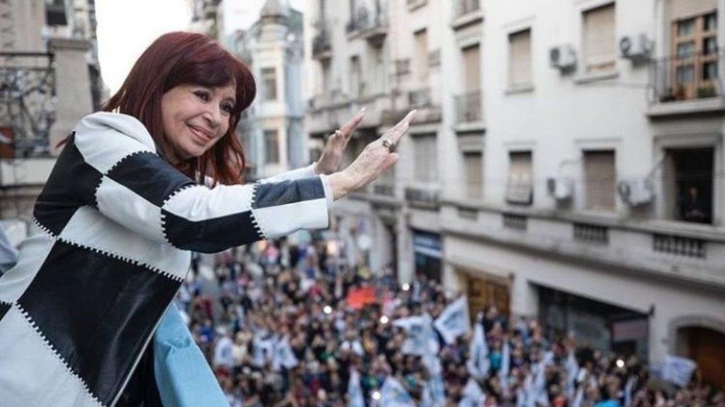 Cristina volvió con un audio y dijo que “el plan económico se cae a pedazos”