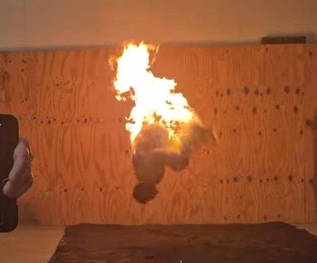 En llamas: la voltereta más temida para lograr un récord