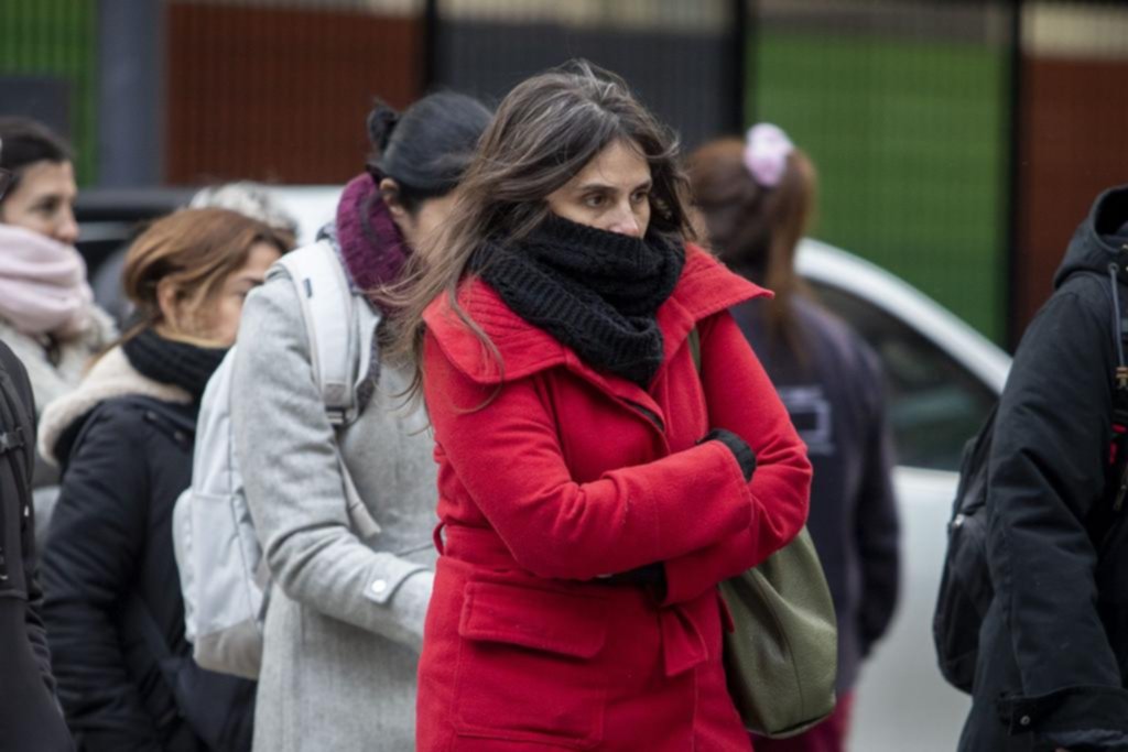 Lunes con temperaturas bajo cero en La Plata: el frío extremo llegó pero... ¿hasta cuándo se queda?