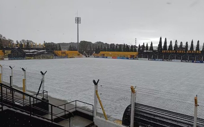 Quilmes posterga su partido por nieve en Madryn, pero mantiene chances de Reducido