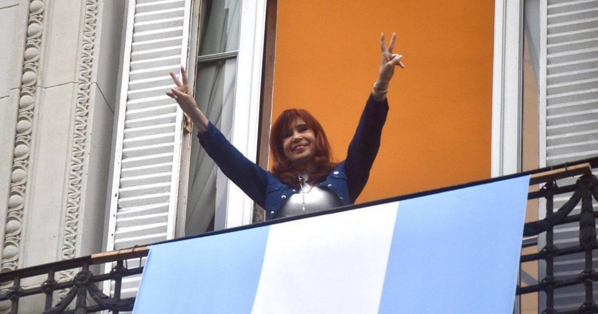 El kirchnerismo se moviliza a un año de prisión de su jefa Cristina | El Dia